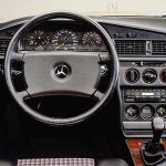 mercedes-190e-2.3-16-kokpit-interior-012