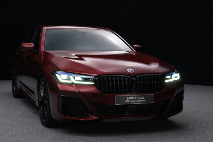 1651152427_BMW_5_Serisi_50th_Year_M_Edition__1_